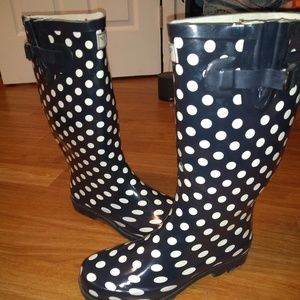 Rain boots, like new!